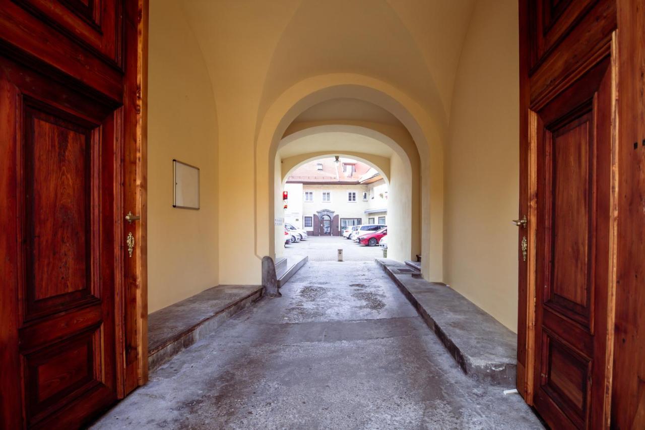 Central Living Vegova-With Parking Любляна Экстерьер фото